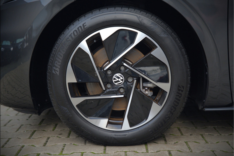 Volkswagen ID.3 Life 58 kWh | Stoelverwarming | Stuurverwarming | Adaptive Cruise Control | Navigatie | Standkachel | Keyless | Parkeersensoren | LED | Apple Carplay | BTW |