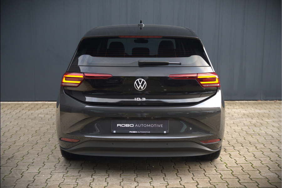 Volkswagen ID.3 Life 58 kWh | Stoelverwarming | Stuurverwarming | Adaptive Cruise Control | Navigatie | Standkachel | Keyless | Parkeersensoren | LED | Apple Carplay | BTW |