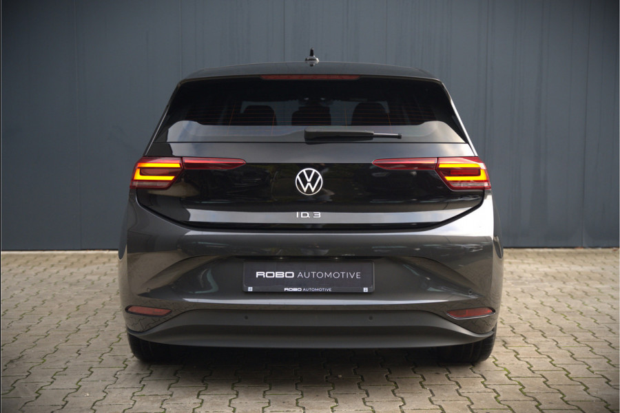 Volkswagen ID.3 Life 58 kWh | Stoelverwarming | Stuurverwarming | Adaptive Cruise Control | Navigatie | Standkachel | Keyless | Parkeersensoren | LED | Apple Carplay | BTW |