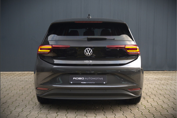 Volkswagen ID.3 Life 58 kWh | Stoelverwarming | Stuurverwarming | Adaptive Cruise Control | Navigatie | Standkachel | Keyless | Parkeersensoren | LED | Apple Carplay | BTW |