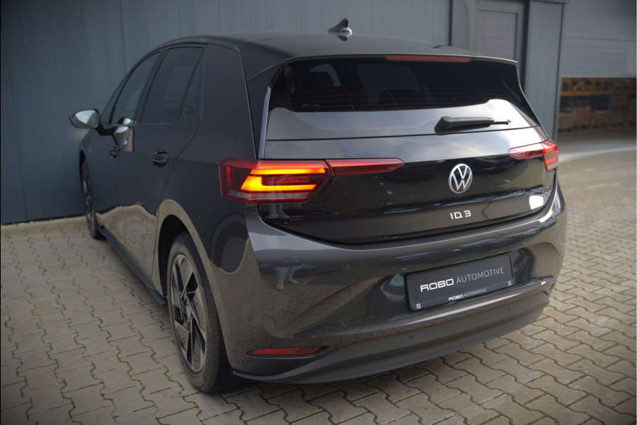Volkswagen ID.3 Life 58 kWh | Stoelverwarming | Stuurverwarming | Adaptive Cruise Control | Navigatie | Standkachel | Keyless | Parkeersensoren | LED | Apple Carplay | BTW |