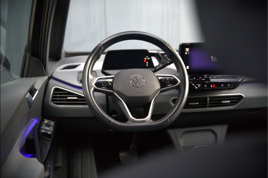 Volkswagen ID.3 Life 58 kWh | Stoelverwarming | Stuurverwarming | Adaptive Cruise Control | Navigatie | Standkachel | Keyless | Parkeersensoren | LED | Apple Carplay | BTW |