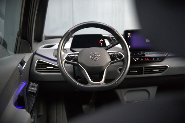 Volkswagen ID.3 Life 58 kWh | Stoelverwarming | Stuurverwarming | Adaptive Cruise Control | Navigatie | Standkachel | Keyless | Parkeersensoren | LED | Apple Carplay | BTW |