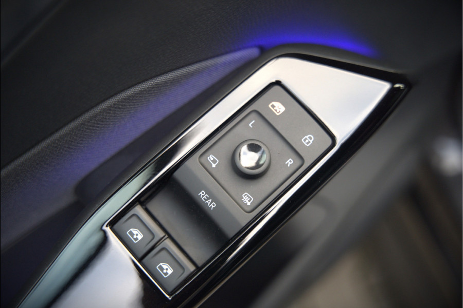Volkswagen ID.3 Life 58 kWh | Stoelverwarming | Stuurverwarming | Adaptive Cruise Control | Navigatie | Standkachel | Keyless | Parkeersensoren | LED | Apple Carplay | BTW |