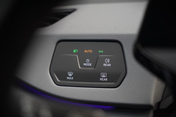 Volkswagen ID.3 Life 58 kWh | Stoelverwarming | Stuurverwarming | Adaptive Cruise Control | Navigatie | Standkachel | Keyless | Parkeersensoren | LED | Apple Carplay | BTW |