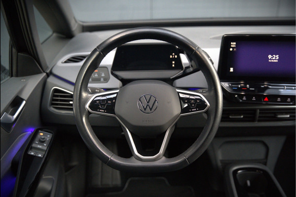 Volkswagen ID.3 Life 58 kWh | Stoelverwarming | Stuurverwarming | Adaptive Cruise Control | Navigatie | Standkachel | Keyless | Parkeersensoren | LED | Apple Carplay | BTW |