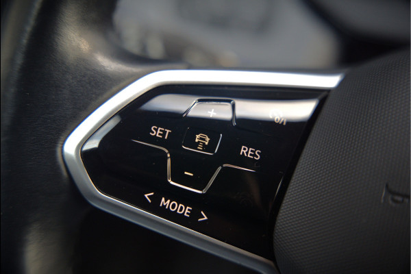 Volkswagen ID.3 Life 58 kWh | Stoelverwarming | Stuurverwarming | Adaptive Cruise Control | Navigatie | Standkachel | Keyless | Parkeersensoren | LED | Apple Carplay | BTW |
