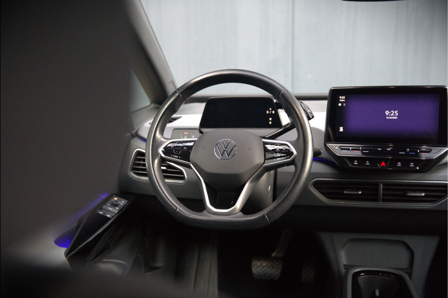 Volkswagen ID.3 Life 58 kWh | Stoelverwarming | Stuurverwarming | Adaptive Cruise Control | Navigatie | Standkachel | Keyless | Parkeersensoren | LED | Apple Carplay | BTW |