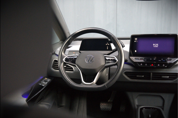 Volkswagen ID.3 Life 58 kWh | Stoelverwarming | Stuurverwarming | Adaptive Cruise Control | Navigatie | Standkachel | Keyless | Parkeersensoren | LED | Apple Carplay | BTW |