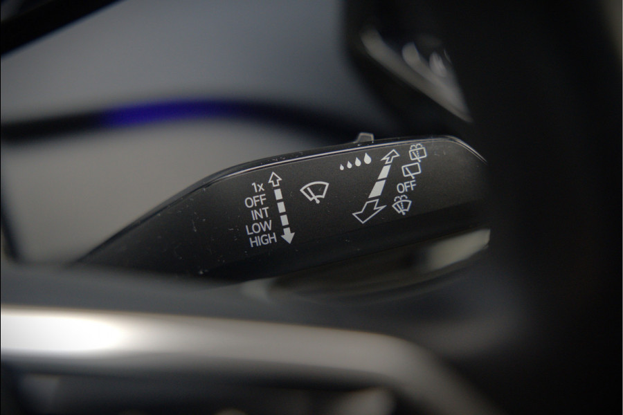 Volkswagen ID.3 Life 58 kWh | Stoelverwarming | Stuurverwarming | Adaptive Cruise Control | Navigatie | Standkachel | Keyless | Parkeersensoren | LED | Apple Carplay | BTW |