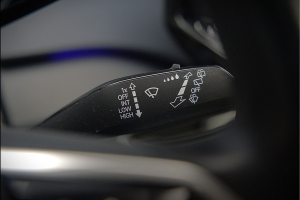 Volkswagen ID.3 Life 58 kWh | Stoelverwarming | Stuurverwarming | Adaptive Cruise Control | Navigatie | Standkachel | Keyless | Parkeersensoren | LED | Apple Carplay | BTW |