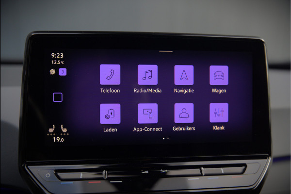 Volkswagen ID.3 Life 58 kWh | Stoelverwarming | Stuurverwarming | Adaptive Cruise Control | Navigatie | Standkachel | Keyless | Parkeersensoren | LED | Apple Carplay | BTW |