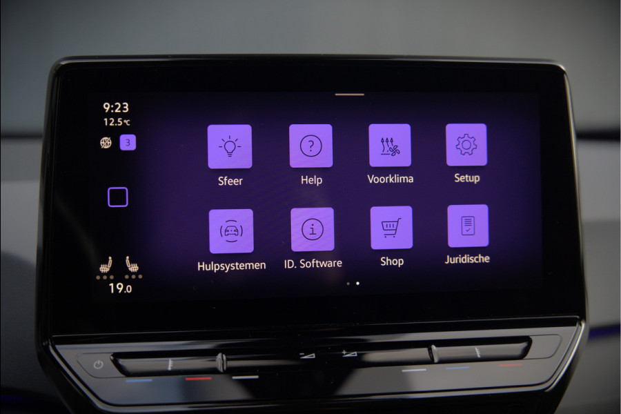 Volkswagen ID.3 Life 58 kWh | Stoelverwarming | Stuurverwarming | Adaptive Cruise Control | Navigatie | Standkachel | Keyless | Parkeersensoren | LED | Apple Carplay | BTW |