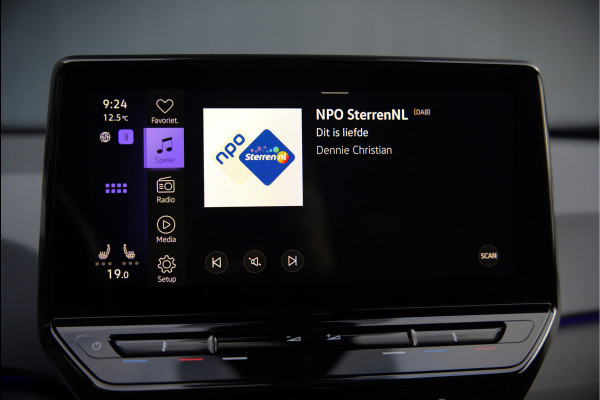 Volkswagen ID.3 Life 58 kWh | Stoelverwarming | Stuurverwarming | Adaptive Cruise Control | Navigatie | Standkachel | Keyless | Parkeersensoren | LED | Apple Carplay | BTW |