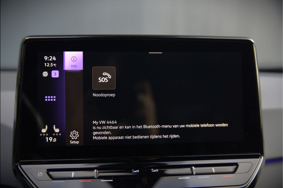 Volkswagen ID.3 Life 58 kWh | Stoelverwarming | Stuurverwarming | Adaptive Cruise Control | Navigatie | Standkachel | Keyless | Parkeersensoren | LED | Apple Carplay | BTW |