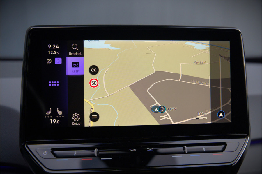 Volkswagen ID.3 Life 58 kWh | Stoelverwarming | Stuurverwarming | Adaptive Cruise Control | Navigatie | Standkachel | Keyless | Parkeersensoren | LED | Apple Carplay | BTW |