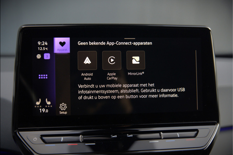 Volkswagen ID.3 Life 58 kWh | Stoelverwarming | Stuurverwarming | Adaptive Cruise Control | Navigatie | Standkachel | Keyless | Parkeersensoren | LED | Apple Carplay | BTW |