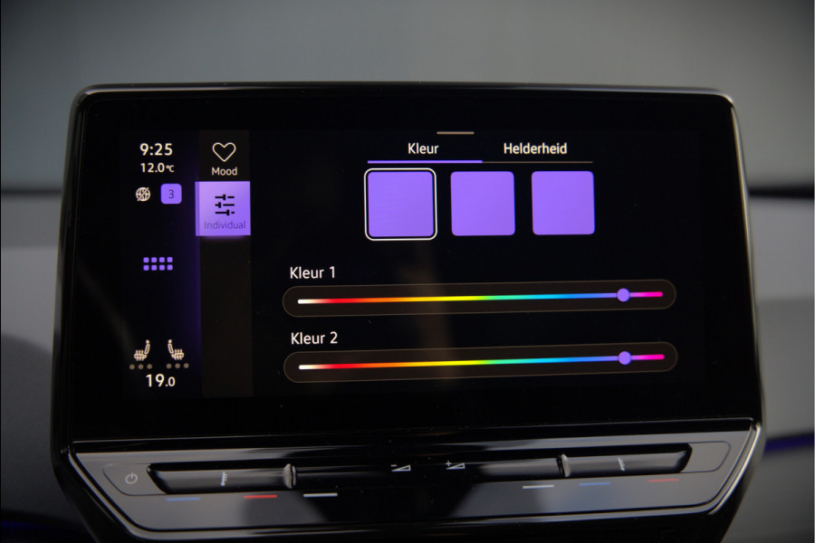 Volkswagen ID.3 Life 58 kWh | Stoelverwarming | Stuurverwarming | Adaptive Cruise Control | Navigatie | Standkachel | Keyless | Parkeersensoren | LED | Apple Carplay | BTW |