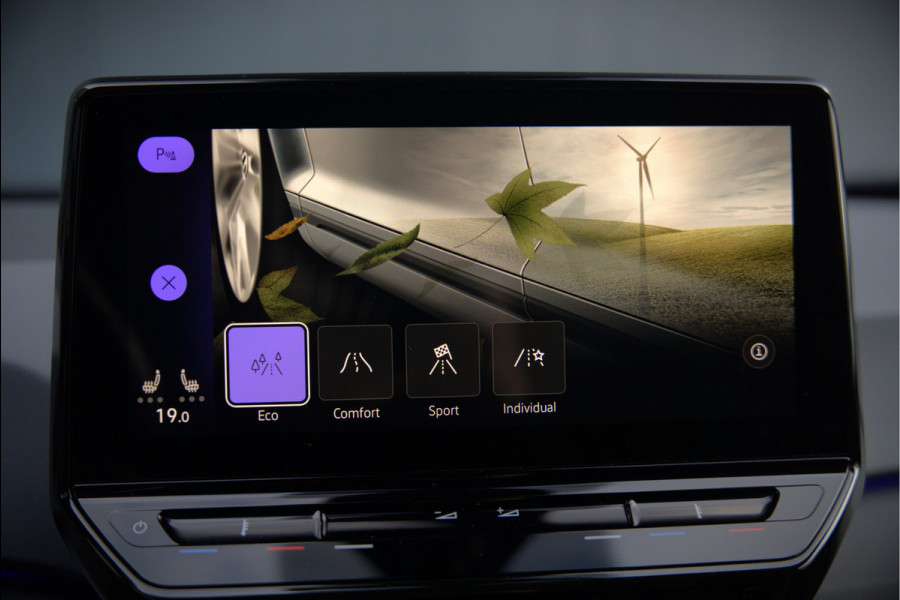Volkswagen ID.3 Life 58 kWh | Stoelverwarming | Stuurverwarming | Adaptive Cruise Control | Navigatie | Standkachel | Keyless | Parkeersensoren | LED | Apple Carplay | BTW |