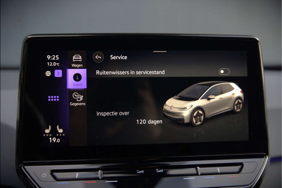 Volkswagen ID.3 Life 58 kWh | Stoelverwarming | Stuurverwarming | Adaptive Cruise Control | Navigatie | Standkachel | Keyless | Parkeersensoren | LED | Apple Carplay | BTW |