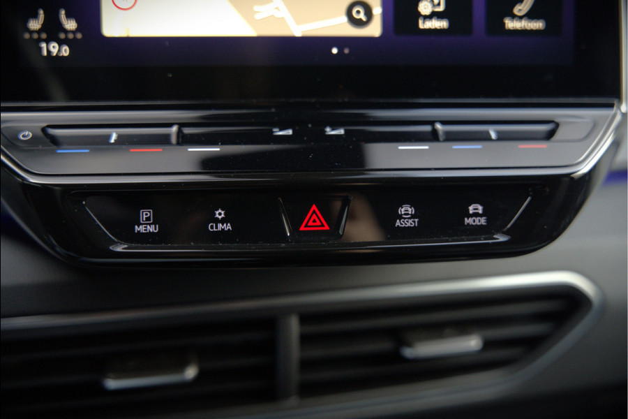 Volkswagen ID.3 Life 58 kWh | Stoelverwarming | Stuurverwarming | Adaptive Cruise Control | Navigatie | Standkachel | Keyless | Parkeersensoren | LED | Apple Carplay | BTW |