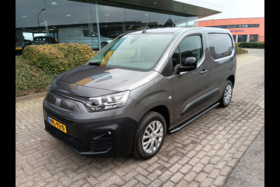 Fiat Doblò 1.5D 100pk L1 1000kg, 3-zitter, Airco, PDC, Camera, Trekhaak incl. 12 mnd BOVAG-garantie Fiat Doblò 1.5D 100pk L1 1000kg, 3-zitter, Airco, PDC, Camera, Trekhaak incl. 12 mnd BOVAG-garantie