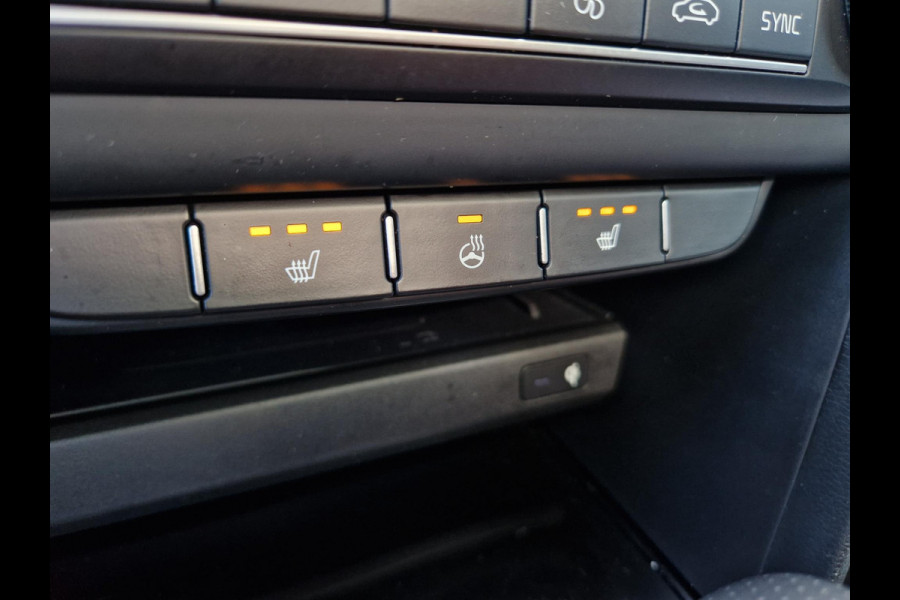 Kia Ceed Sportswagon 1.5 T-GDi GT-Line | Dodehoek | Pano | Stoelverwarming | PDC | Clima | Camera |