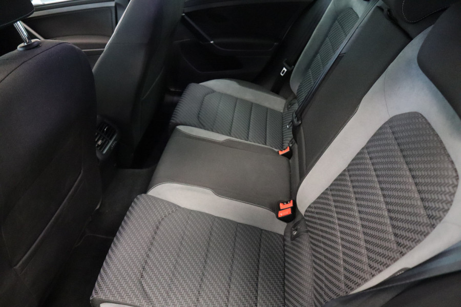 Volkswagen Golf 1.5 TSI Highline Business R 2x R-line Panoramadak Full-led