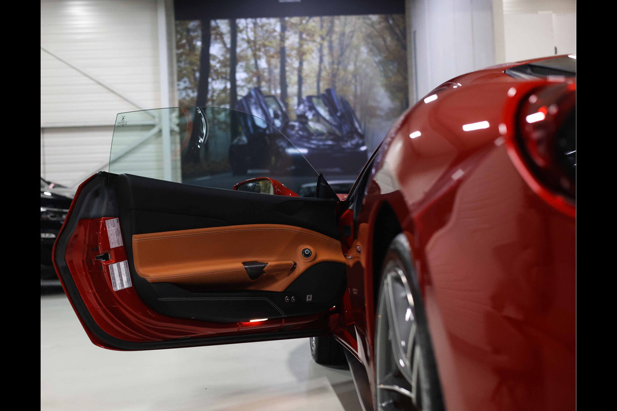 Ferrari 488 3.9 GTB HELE | Rosso Fuoco - Historie - Cuoio Ferrari 488 3.9 GTB HELE | Rosso Fuoco - Historie - Cuoio