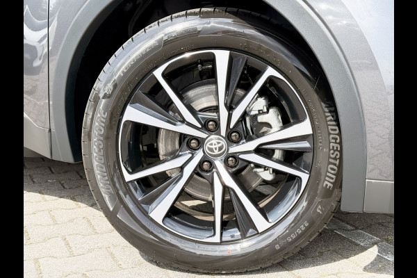 Toyota C-HR 2.0 Plug-in Hybrid 220 Dynamic | ACC | Camera | Navi XL | Keyless | Winter-Pakket | 18 inch Toyota C-HR 2.0 Plug-in Hybrid 220 Dynamic | ACC | Camera | Navi XL | Keyless | Winter-Pakket | 18 inch