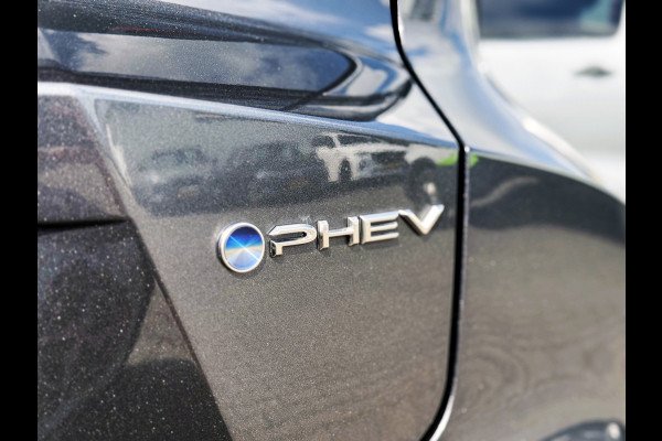 Toyota C-HR 2.0 Plug-in Hybrid 220 Dynamic | ACC | Camera | Navi XL | Keyless | Winter-Pakket | 18 inch Toyota C-HR 2.0 Plug-in Hybrid 220 Dynamic | ACC | Camera | Navi XL | Keyless | Winter-Pakket | 18 inch