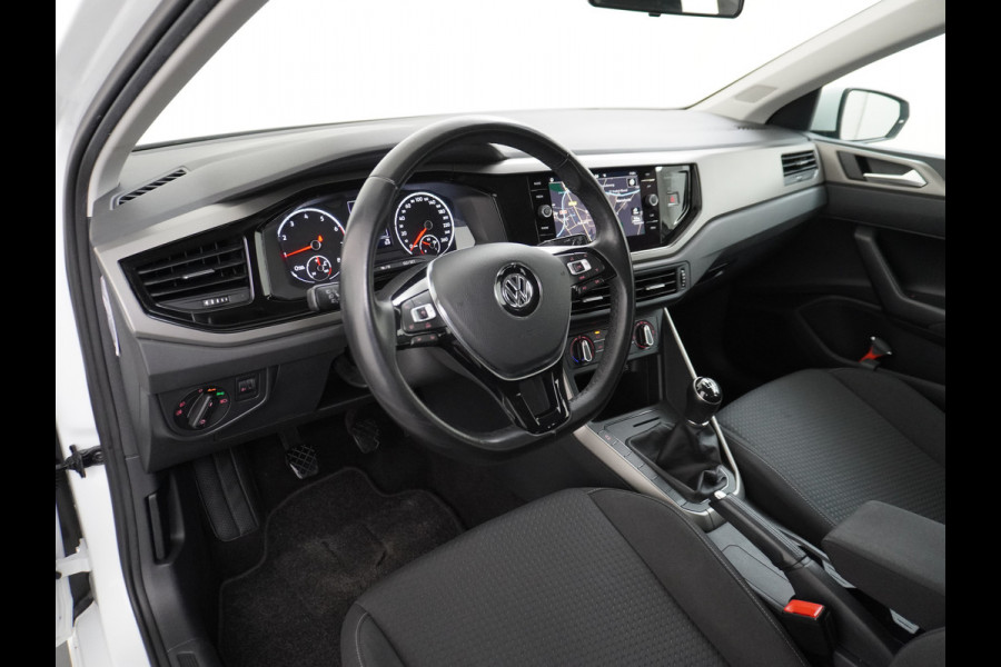 Volkswagen Polo 1.0T 96PK 5drs Adaptive Cruise Apple Carplay Android App-Connect Airco-Climatic Navi Comfortline Isofix Voicecommand DAB Front assist Lmv Executive-Pack 1e Eigenaar Origineel Nederlandse Auto EURO6 Volkswagen Polo 1.0T 96PK 5drs Adaptive Cruise Apple Carplay Android App-Connect Airco-Climatic Navi Comfortline Isofix Voicecommand DAB Front assist Lmv Executive-Pack 1e Eigenaar Origineel Nederlandse Auto EURO6
