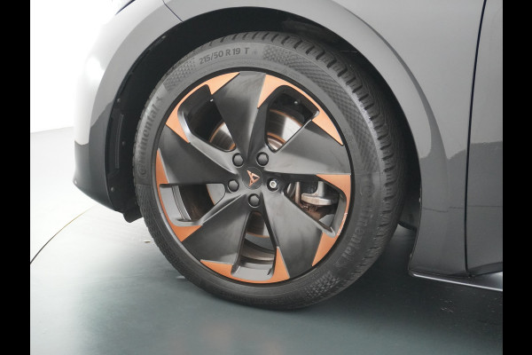 CUPRA Born Adrenaline One 62kWh 3 Fase 204PK SOH 92% Sport Stoelen+Verwarmd Apple Carplay Android Adap.Cruise Navi Camera 19" Pdc-a+v LED ParkAssist Ecc Keyless Advanced Front assist Sport-Onderstel Onlineservices Privacy Glas E-sound luidspr v e-call Led AEB Bots-Waarsch. ASR ESP Uitwijk-Assistent Verkeersbord-Detectie Origineel Nederlandse Auto thuis tot 11kwh laden! CUPRA Born Adrenaline One 62kWh 3 Fase 204PK SOH 92% Sport Stoelen+Verwarmd Apple Carplay Android Adap.Cruise Navi Camera 19" Pdc-a+v LED ParkAssist Ecc Keyless Advanced Front assist Sport-Onderstel Onlineservices Privacy Glas E-sound luidspr v e-call Led AEB Bots-Waarsch. ASR ESP Uitwijk-Assistent Verkeersbord-Detectie Origineel Nederlandse Auto thuis tot 11kwh laden!