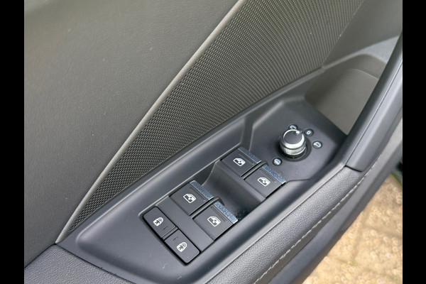 Audi A3 Limousine 35 TFSI 150PK S Line Virtual|Matrix|Sportstoel|Sfeerverlichting Audi A3 Limousine 35 TFSI 150PK S Line Virtual|Matrix|Sportstoel|Sfeerverlichting