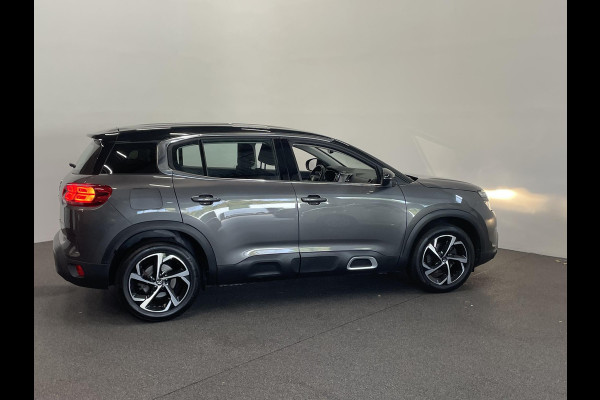 Citroën C5 Aircross 1.2 PureTech 130pk Feel Auto. Navigatie Apple Carplay/ Android Auto Parkeersensoren Cruise Control Climate Control Lichtmetalen velgen Citroën C5 Aircross 1.2 PureTech 130pk Feel Auto. Navigatie Apple Carplay/ Android Auto Parkeersensoren Cruise Control Climate Control Lichtmetalen velgen