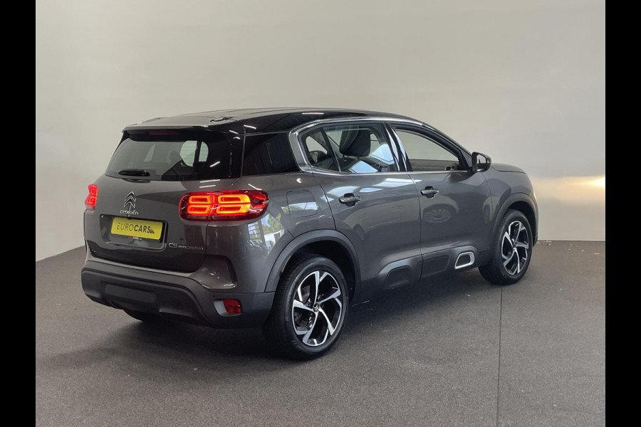 Citroën C5 Aircross 1.2 PureTech 130pk Feel Auto. Navigatie Apple Carplay/ Android Auto Parkeersensoren Cruise Control Climate Control Lichtmetalen velgen Citroën C5 Aircross 1.2 PureTech 130pk Feel Auto. Navigatie Apple Carplay/ Android Auto Parkeersensoren Cruise Control Climate Control Lichtmetalen velgen