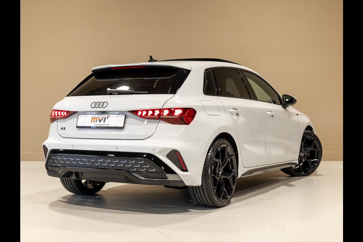 Audi A3 Sportback 35 TFSI S edition / 150pk / Panorama dak / Sonos / Achteruitrij camera / Audi A3 Sportback 35 TFSI S edition / 150pk / Panorama dak / Sonos / Achteruitrij camera /