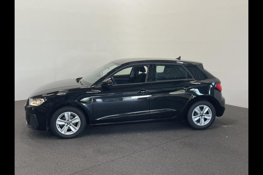 Audi A1 Sportback 1.0 TFSI 95pk AUT NAV Navigatie Apple Carplay/Android Auto Parkeersensoren Cruise Control Virtual Cockpit Climate Control Lichtmetalen velgen Audi A1 Sportback 1.0 TFSI 95pk AUT NAV Navigatie Apple Carplay/Android Auto Parkeersensoren Cruise Control Virtual Cockpit Climate Control Lichtmetalen velgen