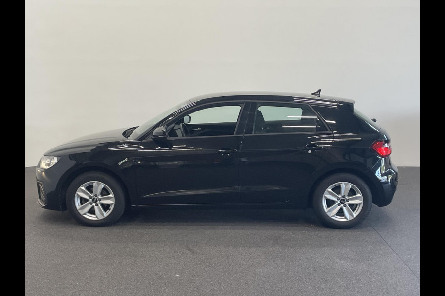 Audi A1 Sportback 1.0 TFSI 95pk AUT NAV Navigatie Apple Carplay/Android Auto Parkeersensoren Cruise Control Virtual Cockpit Climate Control Lichtmetalen velgen Audi A1 Sportback 1.0 TFSI 95pk AUT NAV Navigatie Apple Carplay/Android Auto Parkeersensoren Cruise Control Virtual Cockpit Climate Control Lichtmetalen velgen