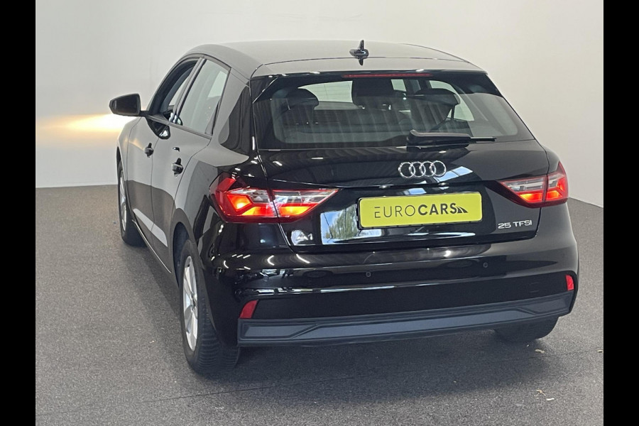 Audi A1 Sportback 1.0 TFSI 95pk AUT NAV Navigatie Apple Carplay/Android Auto Parkeersensoren Cruise Control Virtual Cockpit Climate Control Lichtmetalen velgen Audi A1 Sportback 1.0 TFSI 95pk AUT NAV Navigatie Apple Carplay/Android Auto Parkeersensoren Cruise Control Virtual Cockpit Climate Control Lichtmetalen velgen