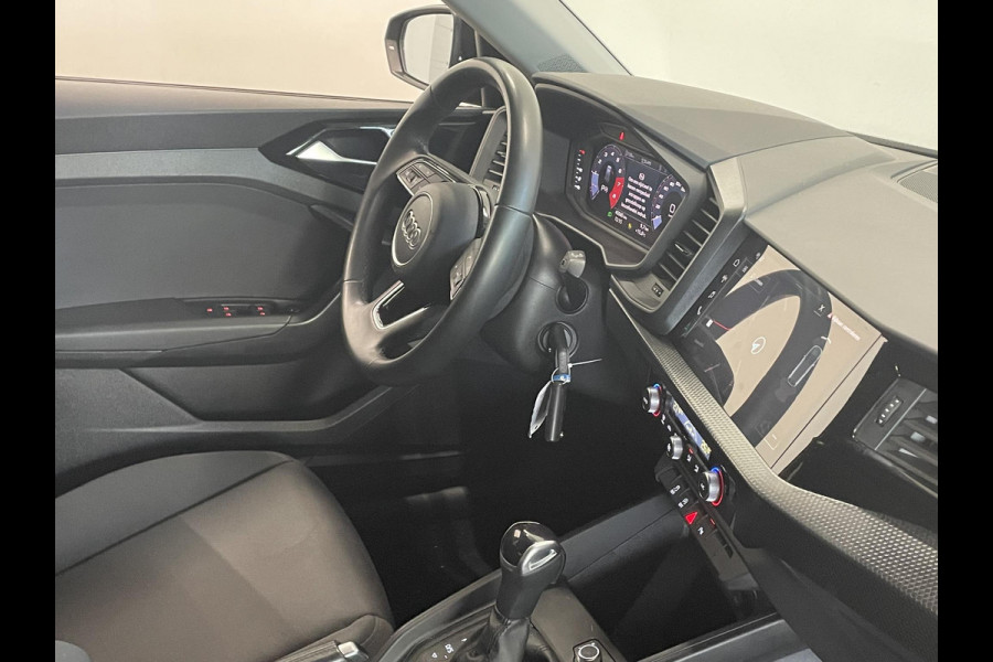 Audi A1 Sportback 1.0 TFSI 95pk AUT NAV Navigatie Apple Carplay/Android Auto Parkeersensoren Cruise Control Virtual Cockpit Climate Control Lichtmetalen velgen Audi A1 Sportback 1.0 TFSI 95pk AUT NAV Navigatie Apple Carplay/Android Auto Parkeersensoren Cruise Control Virtual Cockpit Climate Control Lichtmetalen velgen