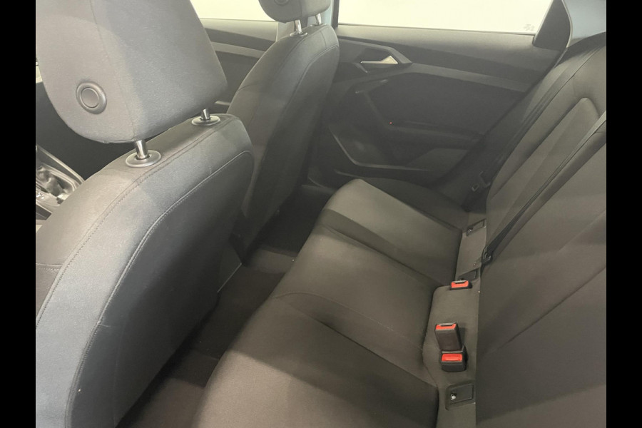 Audi A1 Sportback 1.0 TFSI 95pk AUT NAV Navigatie Apple Carplay/Android Auto Parkeersensoren Cruise Control Virtual Cockpit Climate Control Lichtmetalen velgen Audi A1 Sportback 1.0 TFSI 95pk AUT NAV Navigatie Apple Carplay/Android Auto Parkeersensoren Cruise Control Virtual Cockpit Climate Control Lichtmetalen velgen