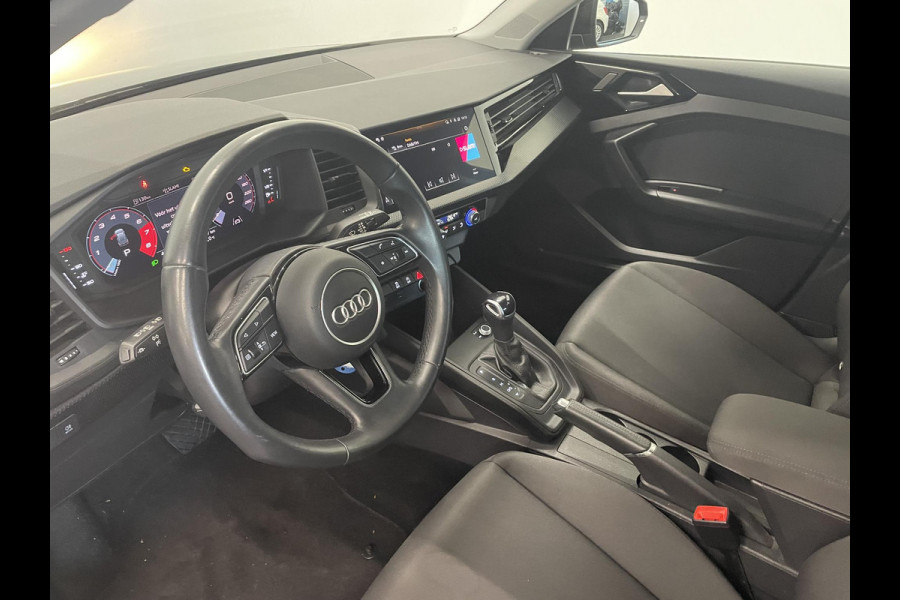 Audi A1 Sportback 1.0 TFSI 95pk AUT NAV Navigatie Apple Carplay/Android Auto Parkeersensoren Cruise Control Virtual Cockpit Climate Control Lichtmetalen velgen Audi A1 Sportback 1.0 TFSI 95pk AUT NAV Navigatie Apple Carplay/Android Auto Parkeersensoren Cruise Control Virtual Cockpit Climate Control Lichtmetalen velgen
