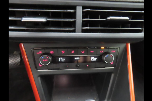Volkswagen Polo 1.5 TSI Highline Business R - Automaat - Navi - Winterpakket - Trekhaak - Org.NL