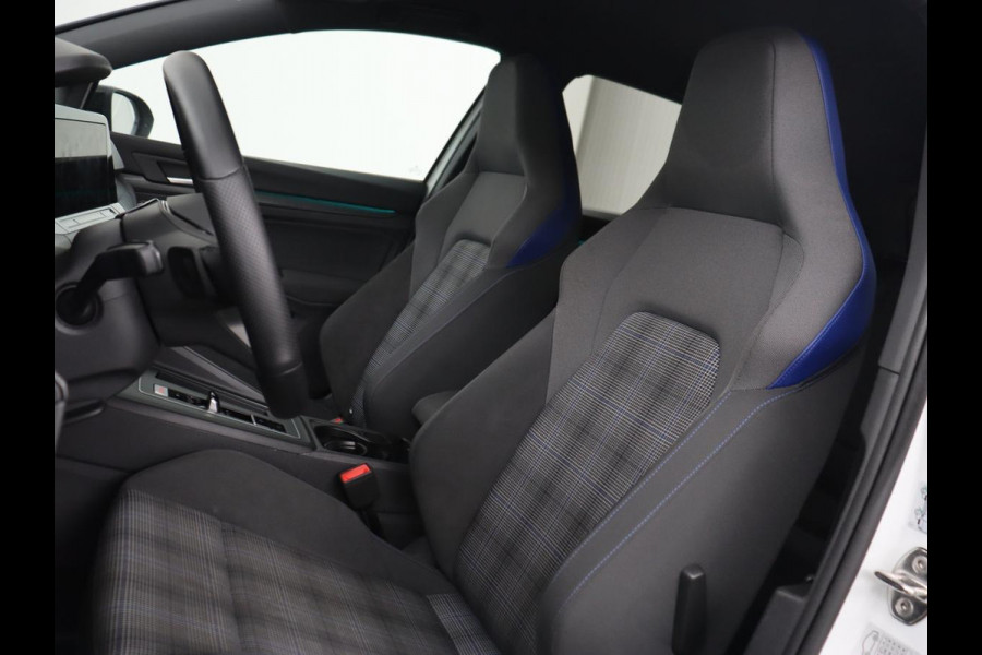 Volkswagen Golf 1.4 eHybrid GTE | Camera | Adaptive cruise | Carplay | Navigatie | Sportstoelen | Full LED | Sfeerverlichting | PHEV Volkswagen Golf 1.4 eHybrid GTE | Camera | Adaptive cruise | Carplay | Navigatie | Sportstoelen | Full LED | Sfeerverlichting | PHEV