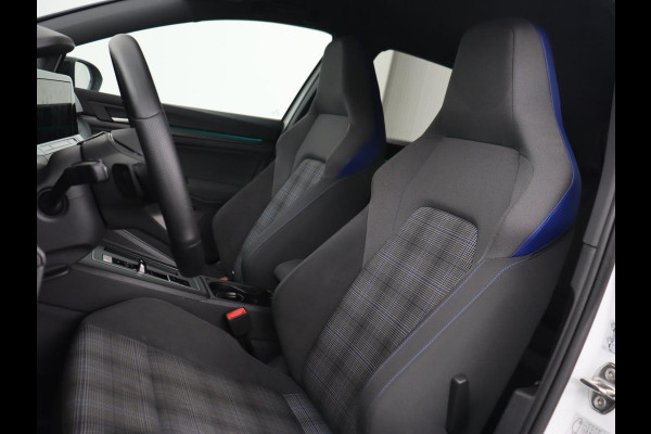 Volkswagen Golf 1.4 eHybrid GTE | Camera | Adaptive cruise | Carplay | Navigatie | Sportstoelen | Full LED | Sfeerverlichting | PHEV Volkswagen Golf 1.4 eHybrid GTE | Camera | Adaptive cruise | Carplay | Navigatie | Sportstoelen | Full LED | Sfeerverlichting | PHEV