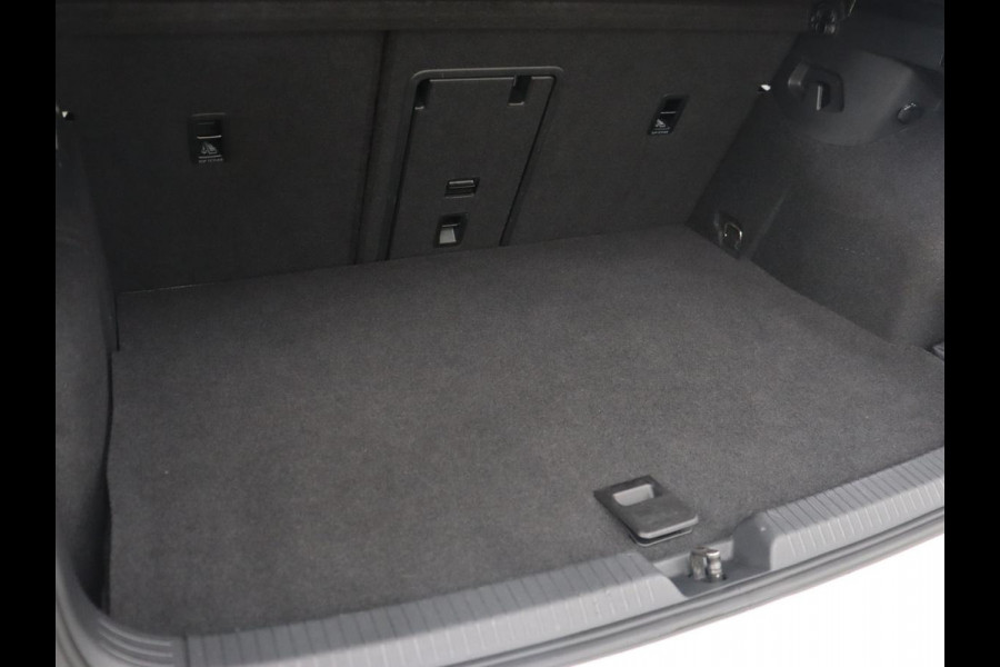 Volkswagen Golf 1.4 eHybrid GTE | Camera | Adaptive cruise | Carplay | Navigatie | Sportstoelen | Full LED | Sfeerverlichting | PHEV Volkswagen Golf 1.4 eHybrid GTE | Camera | Adaptive cruise | Carplay | Navigatie | Sportstoelen | Full LED | Sfeerverlichting | PHEV