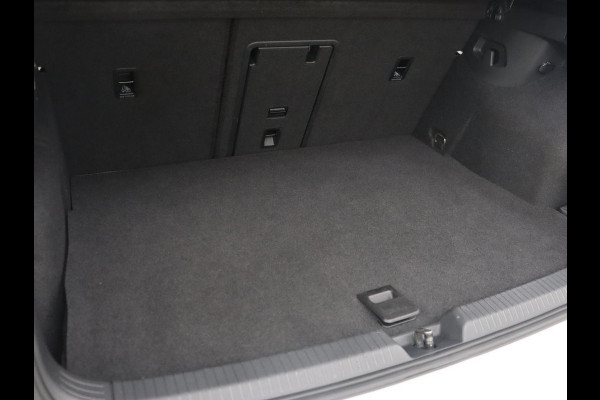Volkswagen Golf 1.4 eHybrid GTE | Camera | Adaptive cruise | Carplay | Navigatie | Sportstoelen | Full LED | Sfeerverlichting | PHEV Volkswagen Golf 1.4 eHybrid GTE | Camera | Adaptive cruise | Carplay | Navigatie | Sportstoelen | Full LED | Sfeerverlichting | PHEV