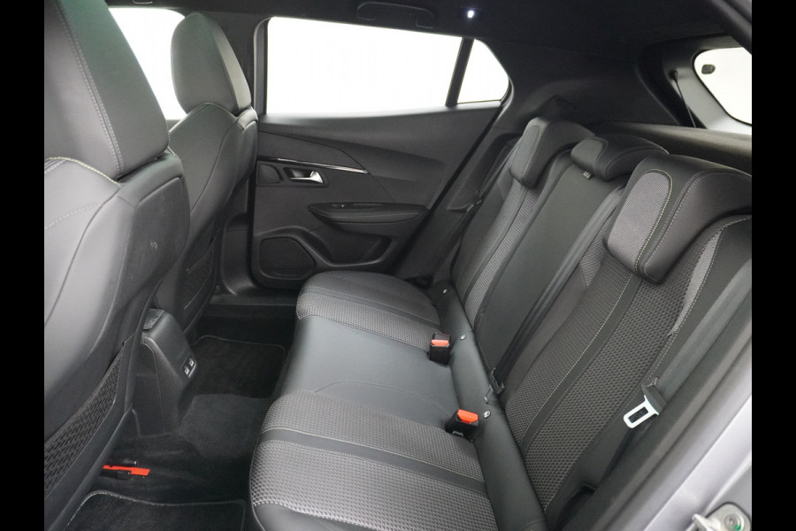 Peugeot e-2008 EV GT Line 50kWh Pano-dak SOH 95% Apple Carplay Android PDC-a+v 360°Camera Navi Ecc Cruise Control Pdc Lmv DAB Privacy Glas Keyless Led Bluetooth € 45.000 nieuw! Peugeot e-2008 EV GT Line 50kWh Pano-dak SOH 95% Apple Carplay Android PDC-a+v 360°Camera Navi Ecc Cruise Control Pdc Lmv DAB Privacy Glas Keyless Led Bluetooth € 45.000 nieuw!