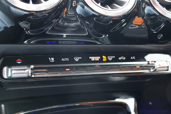 Mercedes-Benz A-Klasse A 180 d AMG pakket | Panorama dak | Burmester | Widescreen | Apple Carplay | Sfeerverlichting | Stoelverwarming | Alcantara | 360 PDC | Volledig onderhouden | Nieuwe Distributieriem